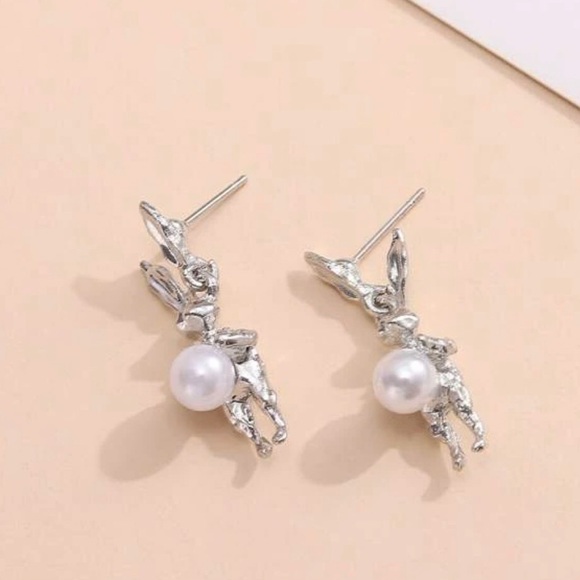 Pearl Bunny Belly Rabbit Hare Abstract Irregular Hinged Ear Swinging Moving Stud - Picture 11 of 11